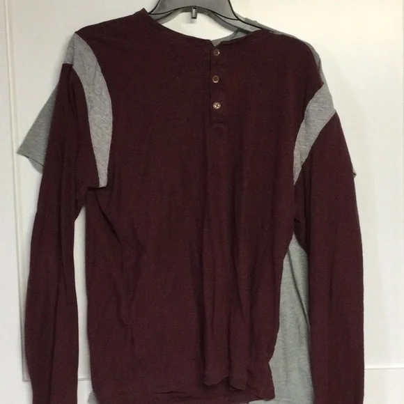 Branded 5 Shirt Bundle - American Eagle- Abercrombie- Hollister Save on Shipping - Picture 3 of 6